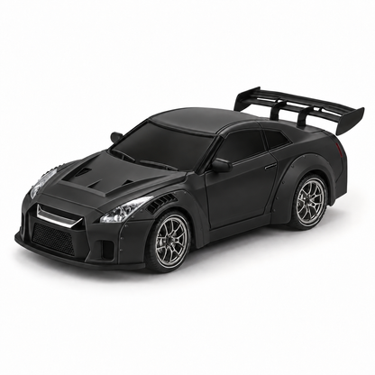 DriftRacer RC-driftauto in Matte Black, hoekige carrosserie, schuin van voren.