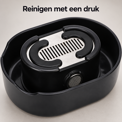 Detail van de drukpomp en het filter van de zwarte Rinzo
